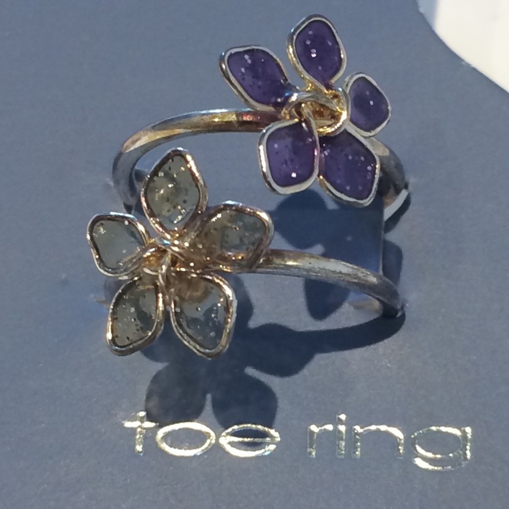 Icing Adjustable Flower Toe Ring - Picture 2 of 2